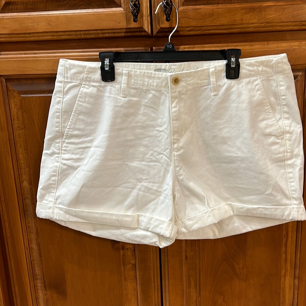Old Navy Boyfriend shorts. Size 16
